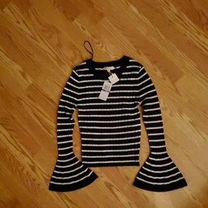 🛍 5 for $25 🛍Women's Bell Sleeved Shirt